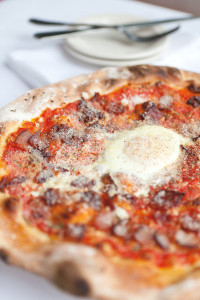 cafe-lago-breakfast-pizza