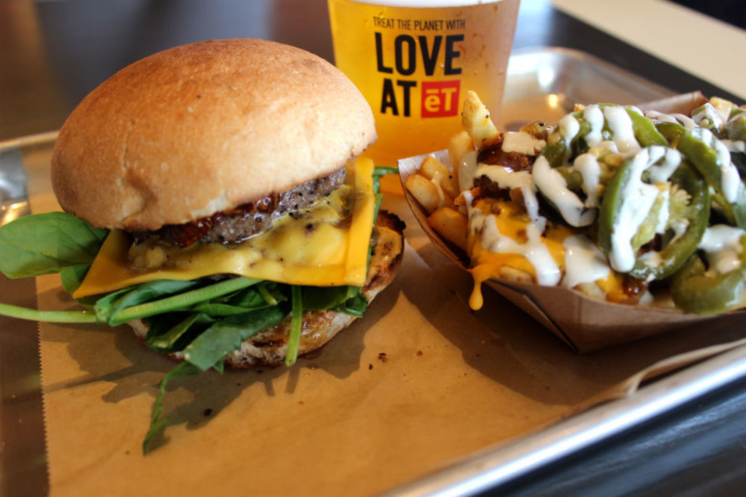 First Look at eT Craft Burgers &amp; Beer in Cypress Houstonia