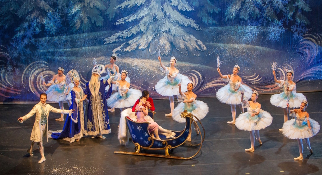 6   moscow ballet snow scene with father christmas and snow maiden i2imr4