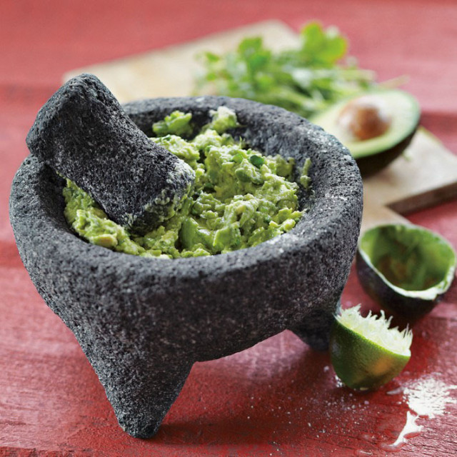 guacamole in mortar and pestle