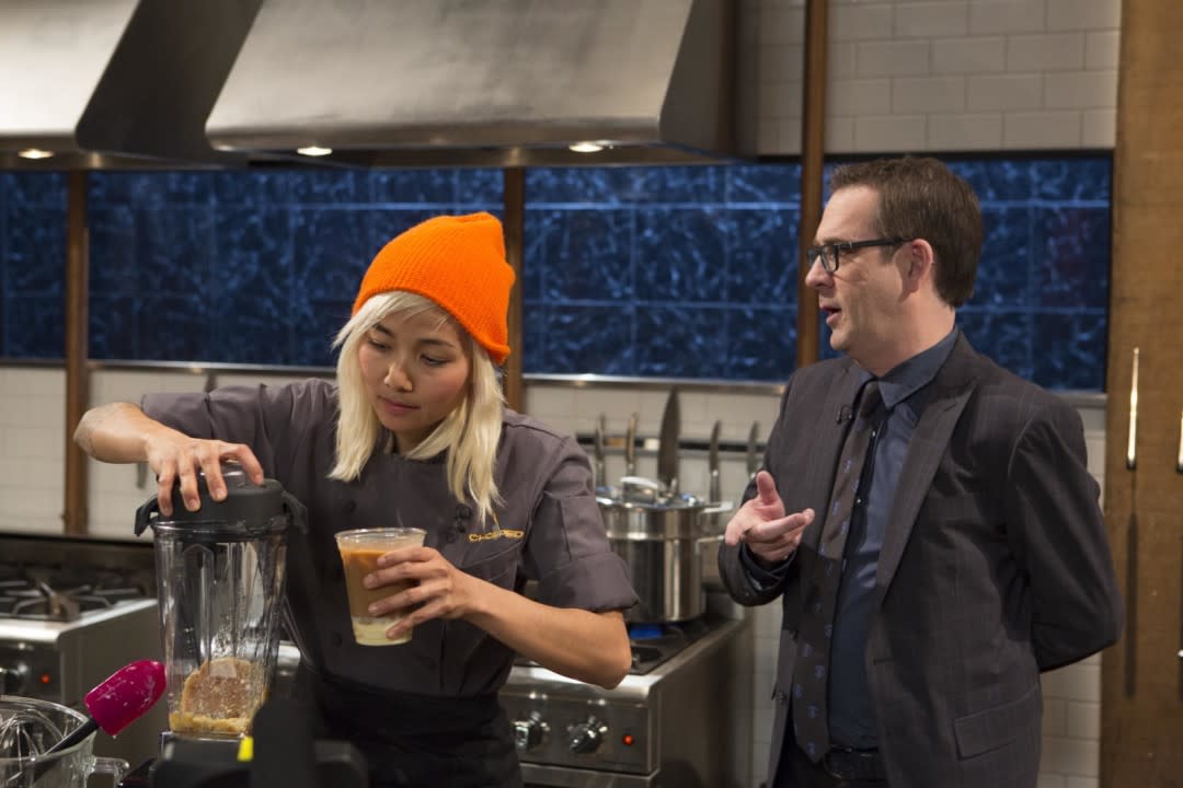 Contestant narumol poonsukwattana and host ted allen on food network s chopped fkfkcl vrjaal