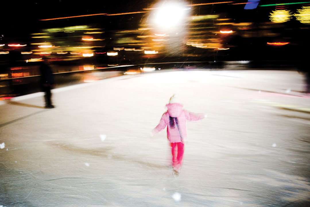 discovery green ice skating hours