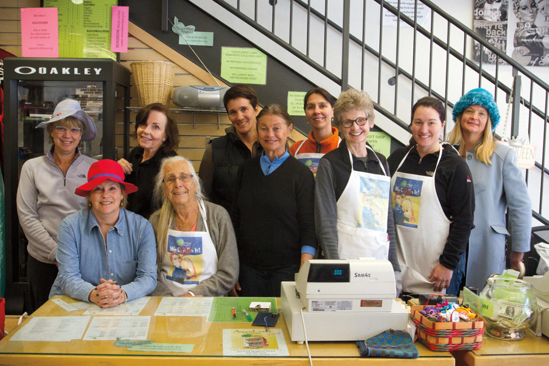 1114 thrift store volunteers wa0pnl