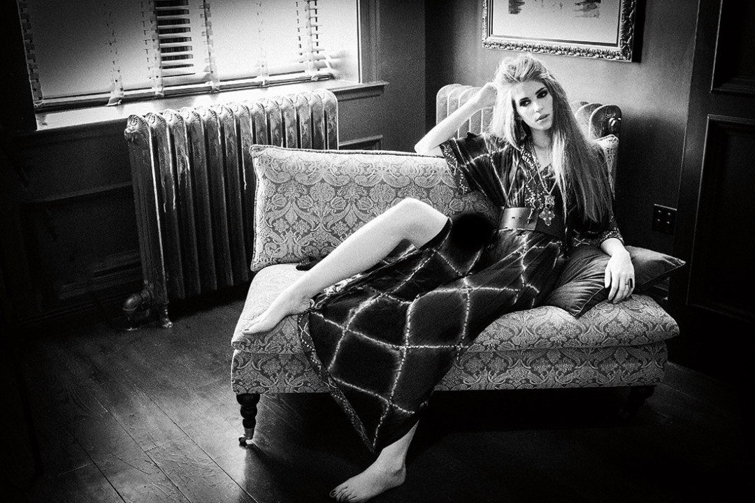 0714 rock of ages couch qnqj29