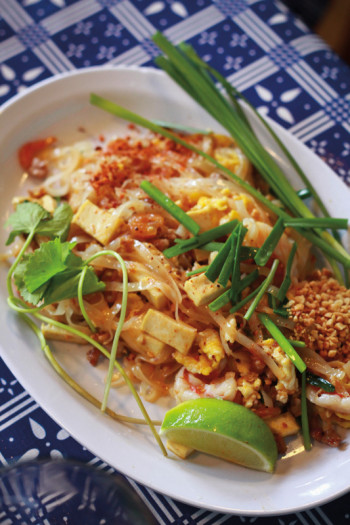 Phat Thai with tofu at Sen Yai
