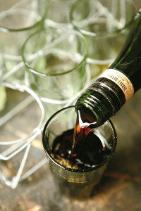 pour_wine