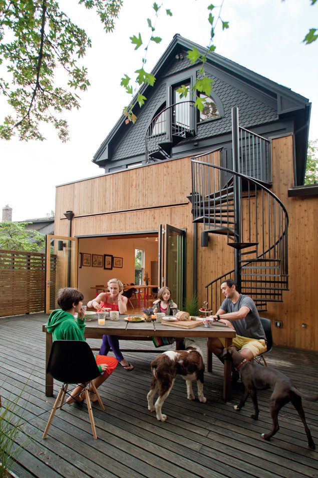 outdoor patio table