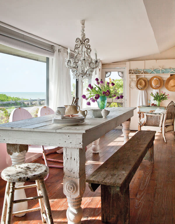 Inside A Stylish And Cozy Beachfront Casey Key Cottage Venice