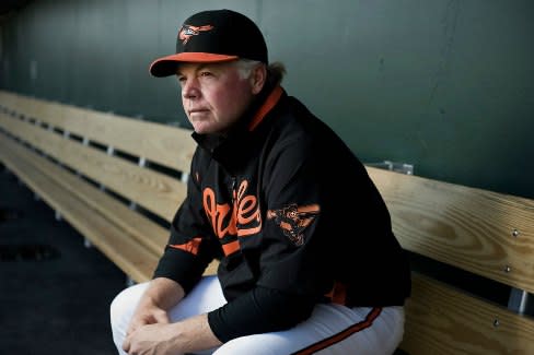 Click to show fullsize image  Buck showalter, Ny yankees