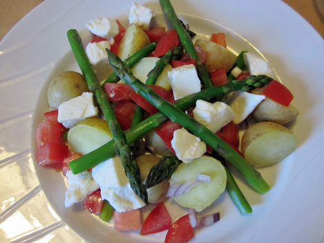 http://trinesoppskrifter.blogspot.com/2012/05/frisk-sommersalat.html