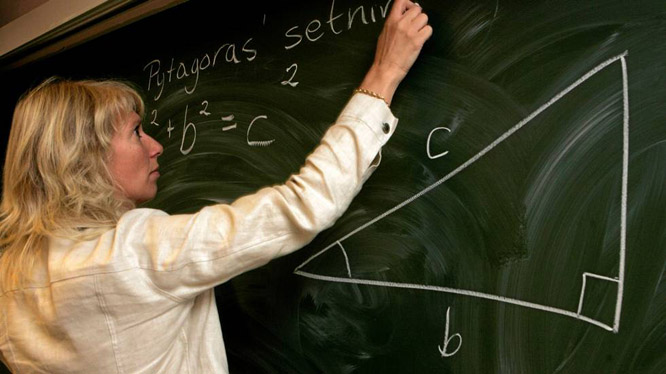 Rundt 20 prosent av matematikklærerne har ingen studiepoeng i matematikk. (Foto: Bjørn SIgurdsøn)