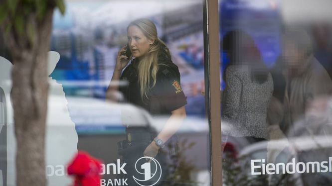 Den mistenkte bankraneren ble pågrepet etter kort tid. (Foto: Jon ingemundsen/Stavanger Aftenblad)