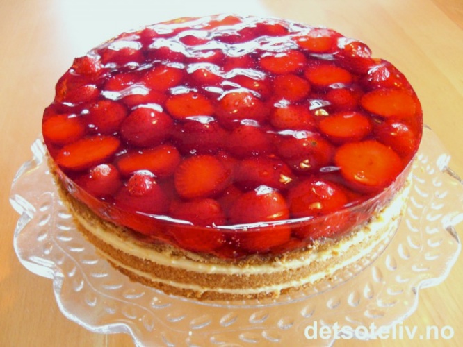 jordbaerkake_detsotelivno