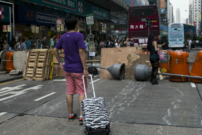 En av demonstrantenes barrikader. (Foto: REUTERS/Tyrone Siu)