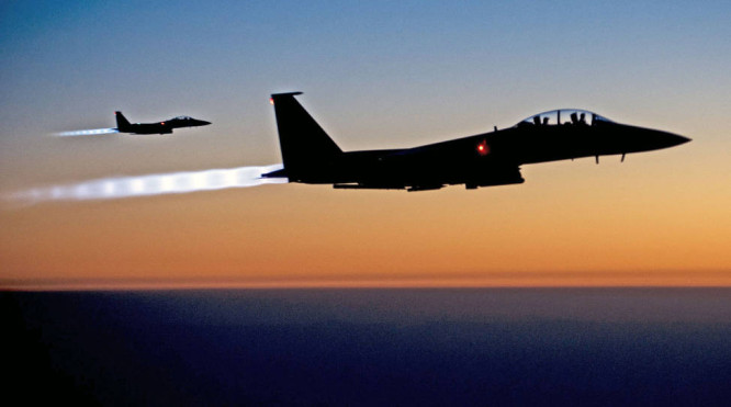 Den amerikanskledede koalisjonen nye luftangrep mot IS-mål i Syria. (FOTO: AFP/NTB scanpix)