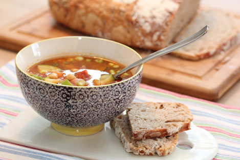 http://trinesmatblogg.no/2012/04/11/kjapp-suppe-med-chorizo-squash-og-kikerter/