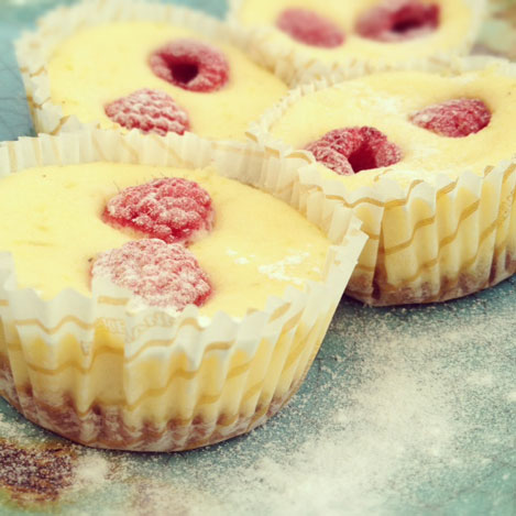 http://madamelaurien.blogspot.de/2012/05/mini-cheese-cakes-med-bringebr.html