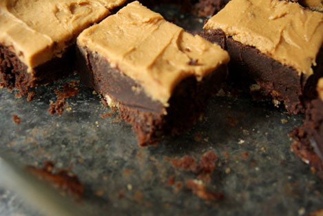 http://goodcupcakesgood.blogspot.no/2012/08/brownies-med-saltstenger-peanttsmr.html