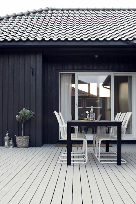 Det er vel flere som kunne tenke seg en like stilren uteplass som Cathrines Hjerterom viser frem. Klikk på bildet for å se flere bilder fra serien i bloggen. (Foto: Cathrines Hjerterom)