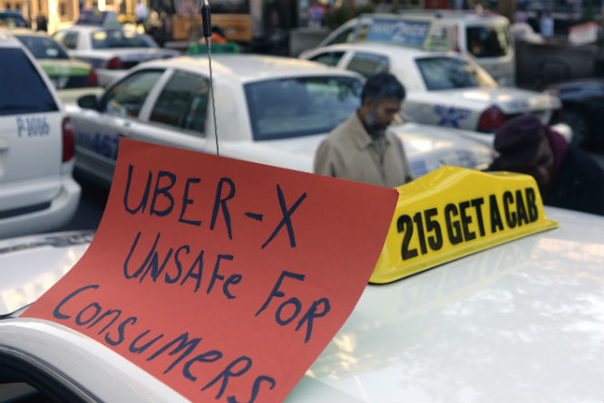 Drosjesjåfører verden over har demonstrert mot Uber. (Foto: Tom Gralish/Ap/Scanpix)