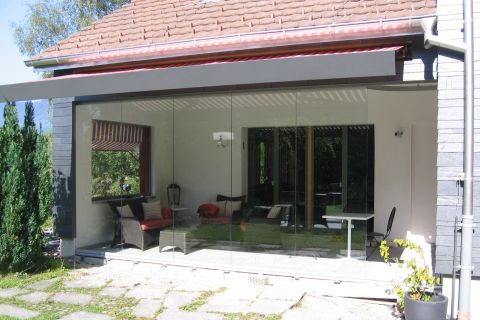 Verglaster Sitzplatz