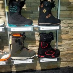 Salomon Snowboards boot range for 14/15. Fits perfect with the shadow fit bindings.
Keep it sideways