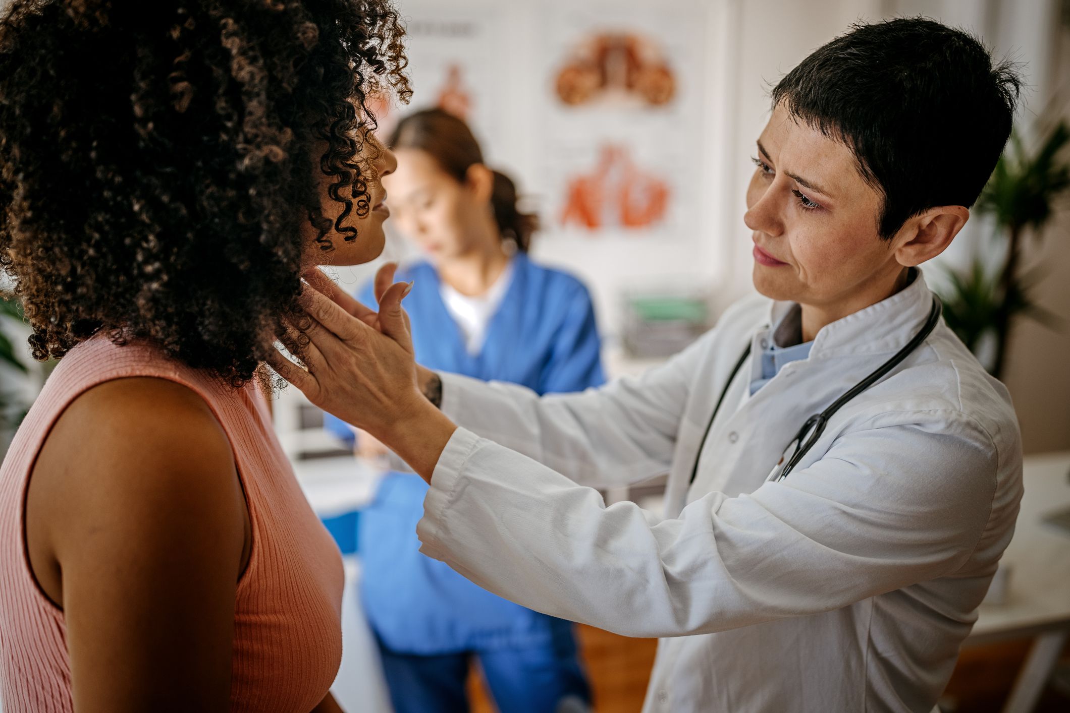 What medications and therapies treat Graves’ disease?