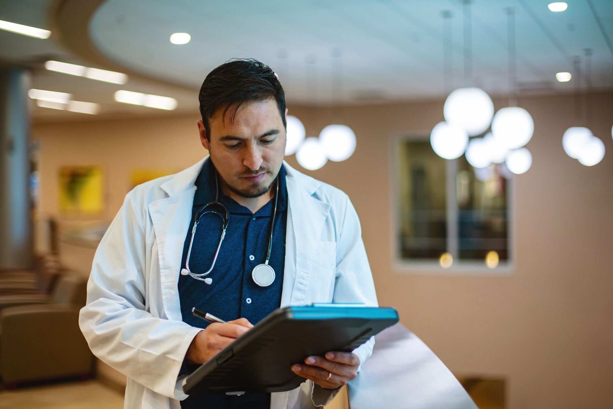 ¿Qué proveedores de salud necesitas en tu equipo para tratar el vih?