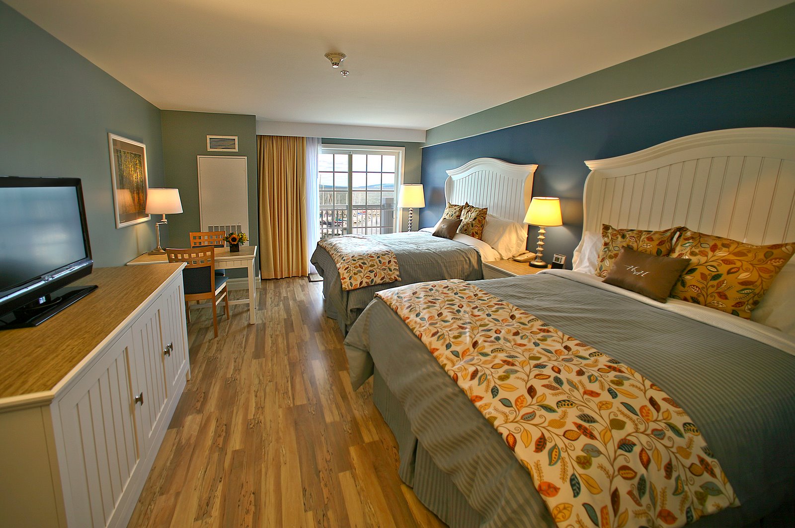 Watkins Glen Harbor Hotel Room