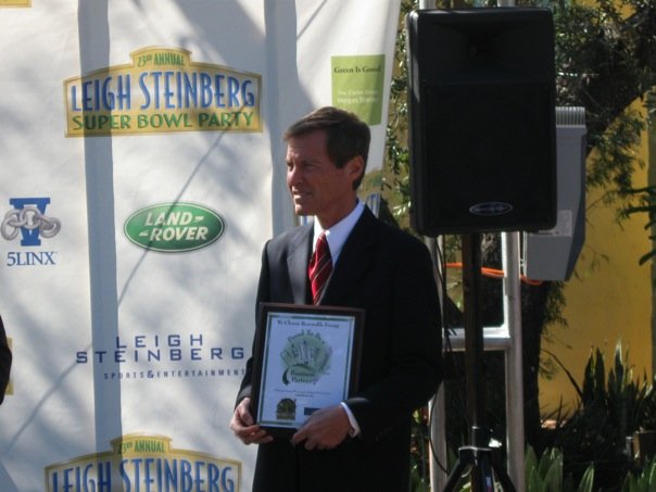 Mr. Steinberg accepts his plaque Mr. Steinberg accepts his plaque