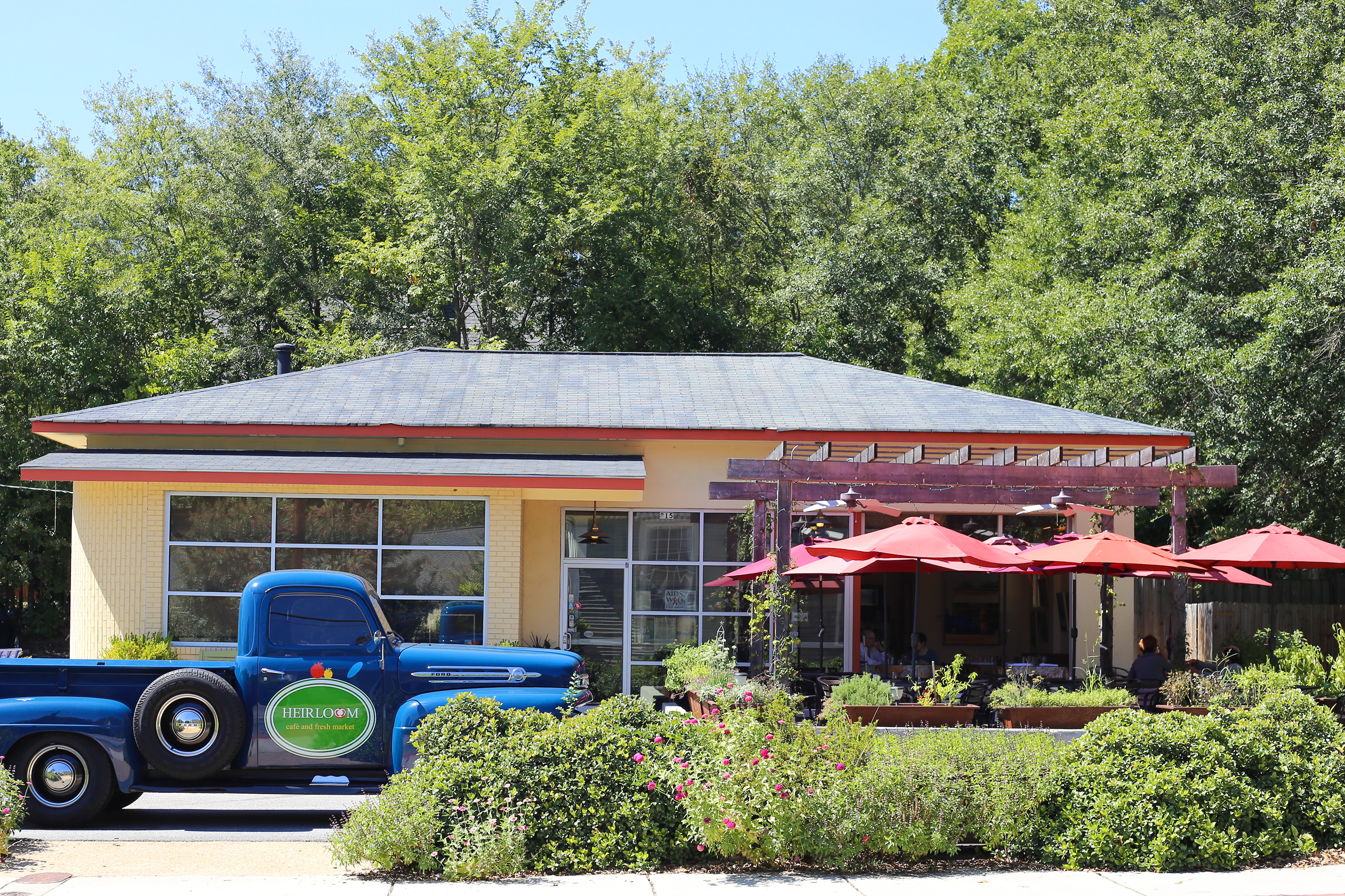 Heirloom Cafe exterior w Truck