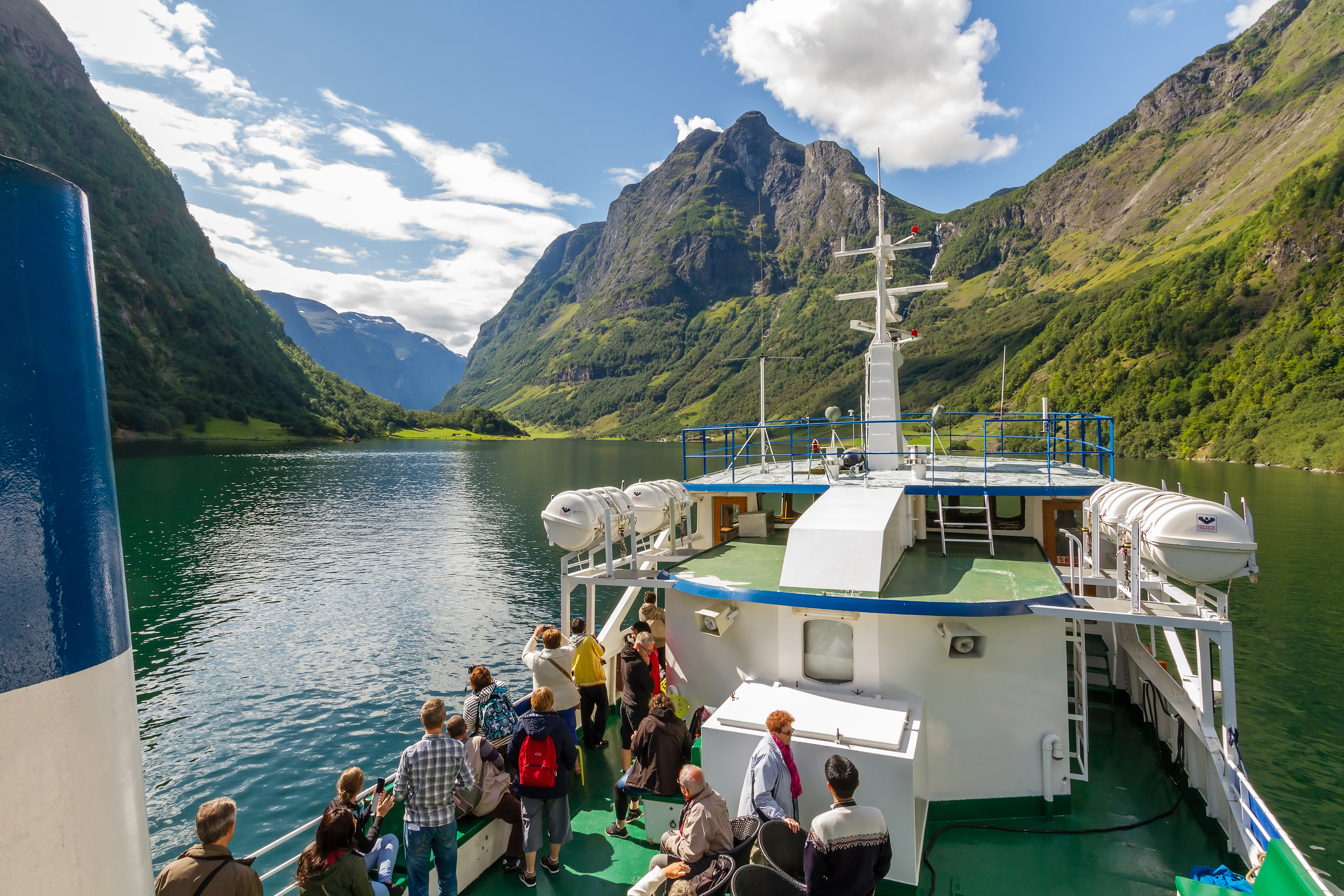 La vida en los fiordos de Noruega  Cultura local en la zona del fiordo  Nærøyfjord