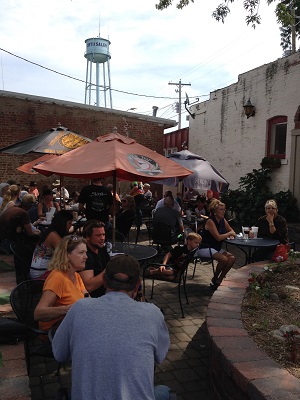 Perillo's Pizzeria boasts a popular outdoor patio. Perillo's Pizzeria, Hendricks County, Indiana