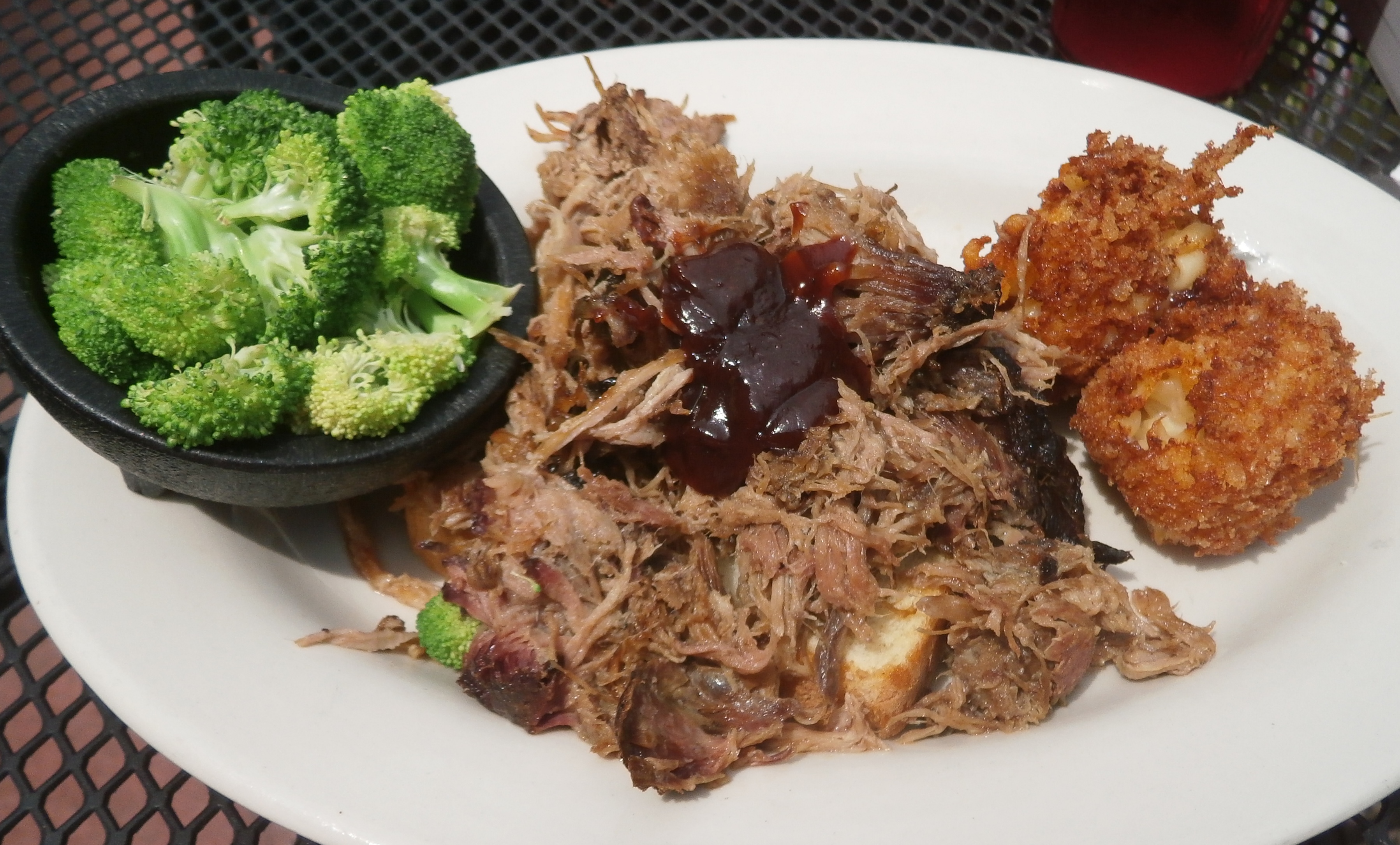 I ordered a Pulled Pork Sammy with steamed broccoli and fried macaroni. Yum! Pulled Pork Sammy