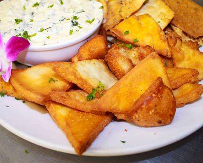 A visit to Club Soda is not complete (in my humble opinion) without starting with their famous Smoked Gouda Dip.