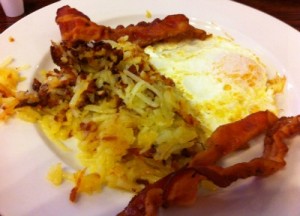Eggs, bacon and hashbrowns