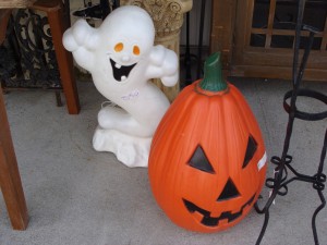 Halloween Decor at Gilley's.