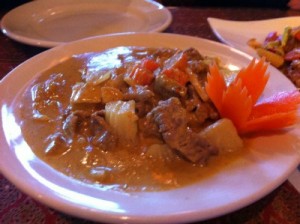Yellow curry with beef, served with white rice
