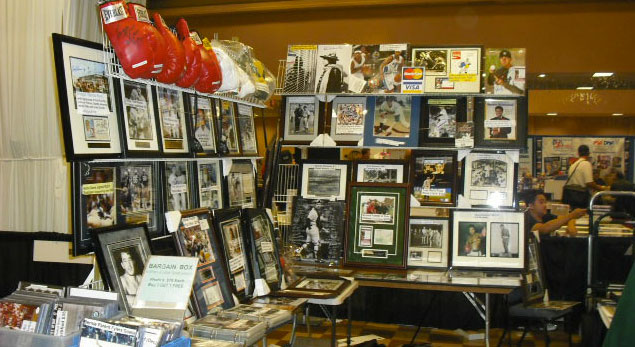 Score hard-to-find autographs and memorabilia at the Valley Forge Casino Resort this weekend.