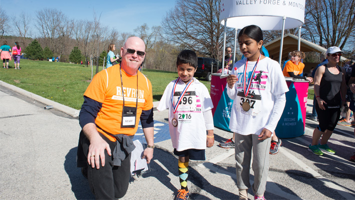 Hari (middle) after the race with his sister and our blogger.