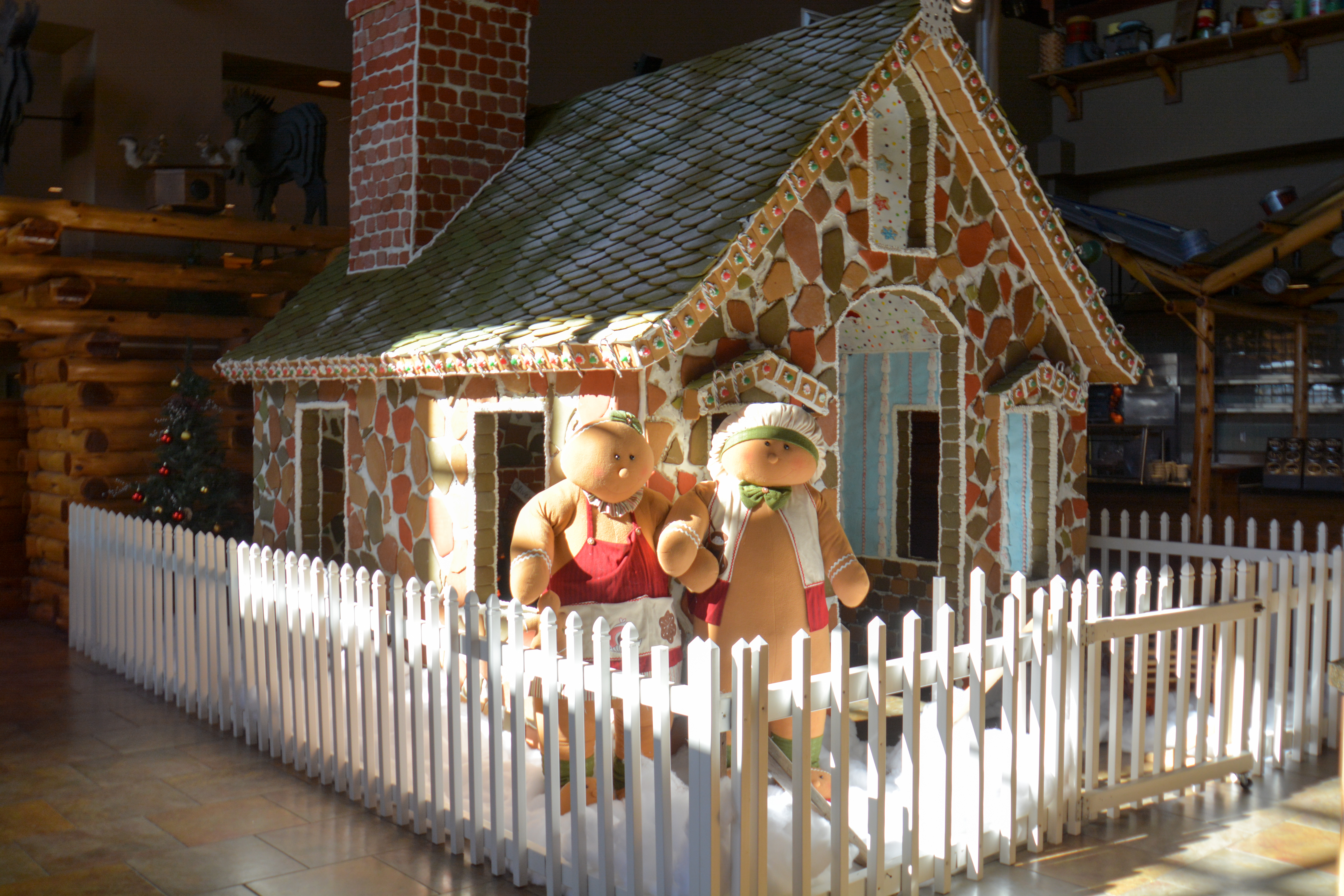 A Look at the Life-Size Gingerbread House at Great Wold Lodge in Grapevine A Look at the Life-Size Gingerbread House at Great Wold Lodge in Grapevine