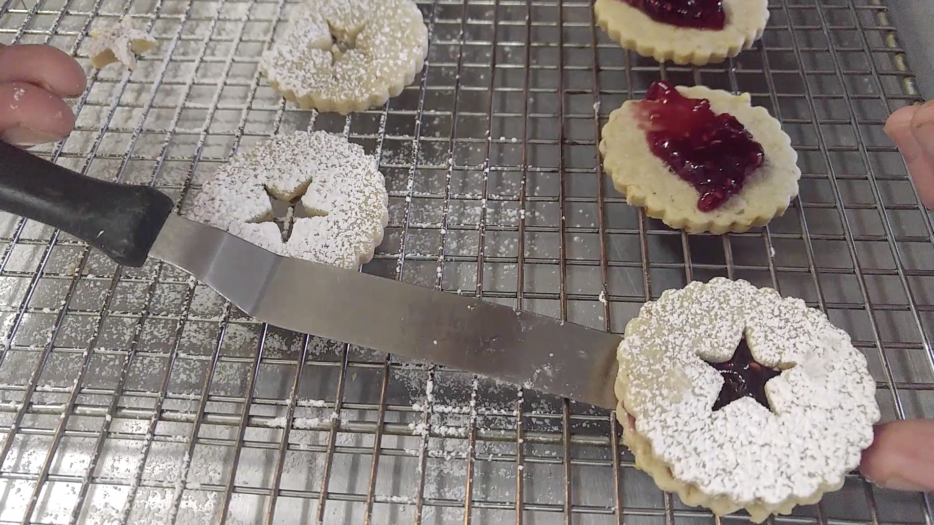 linzer cookie