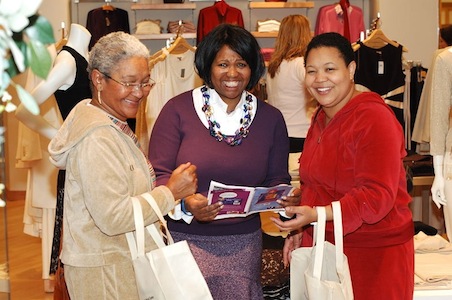 Shopping fun at the Fashion Mall! Fashion Mall Shoppers