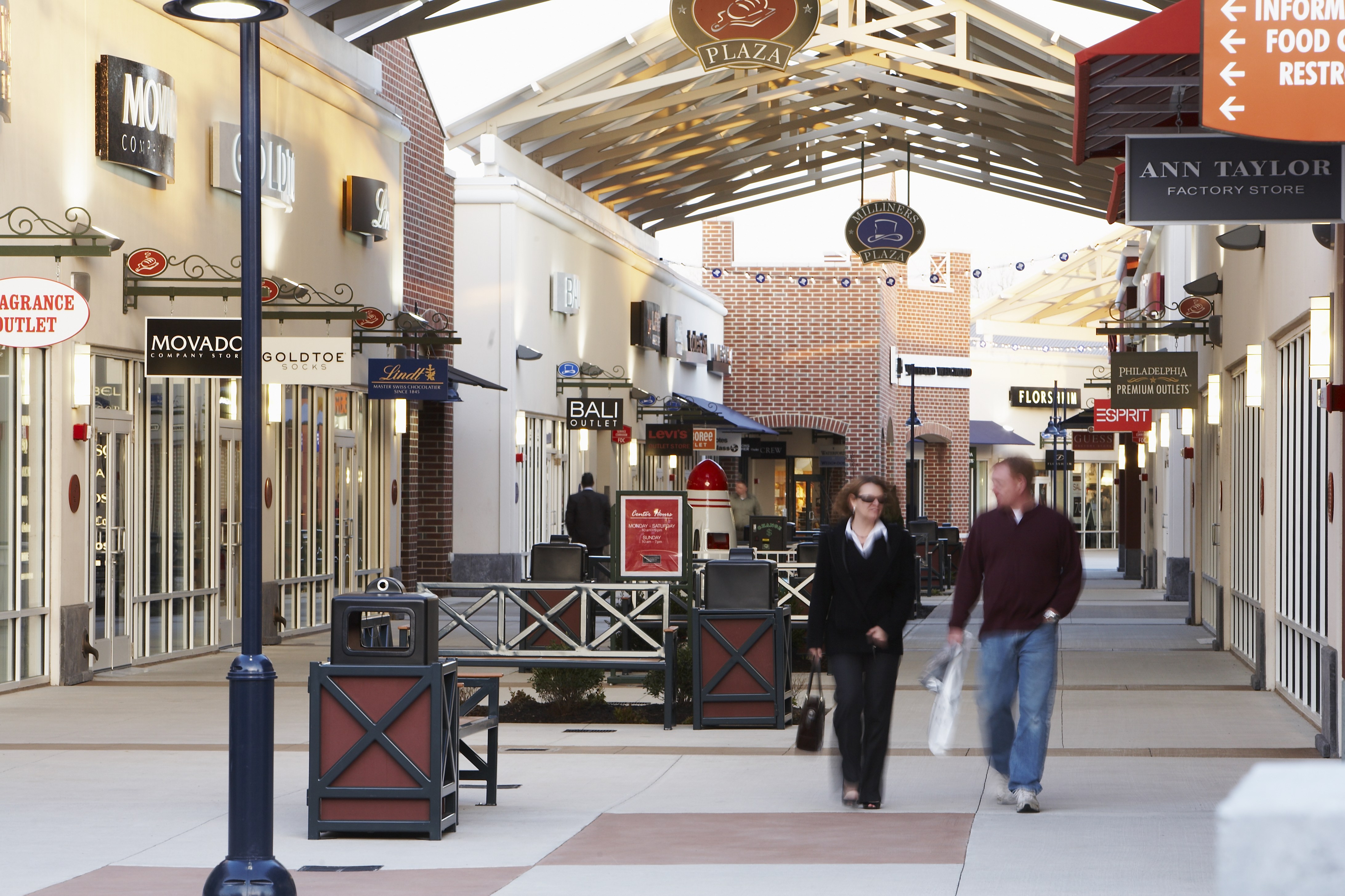 philadelphia premium outlets outside