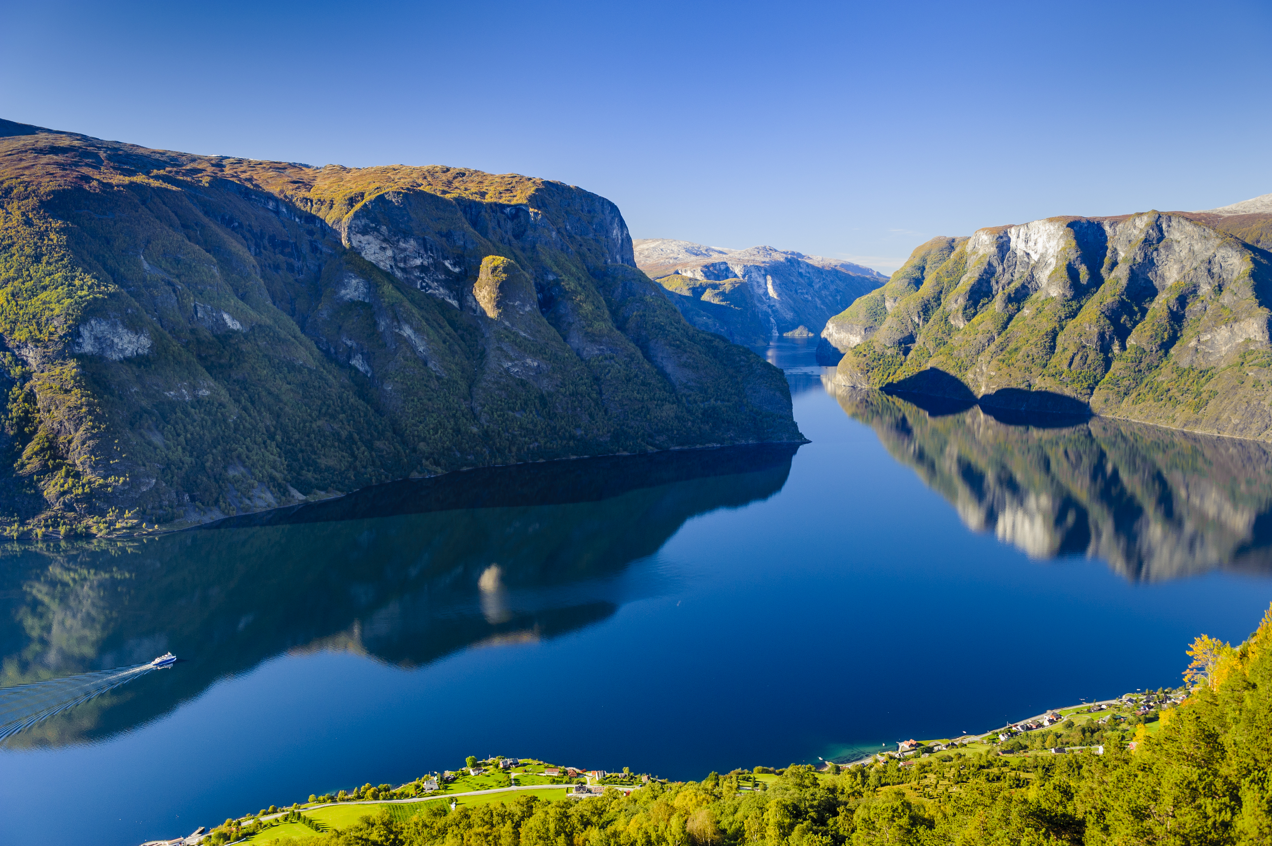 La vida en los fiordos de Noruega  Cultura local en la zona del fiordo  Nærøyfjord