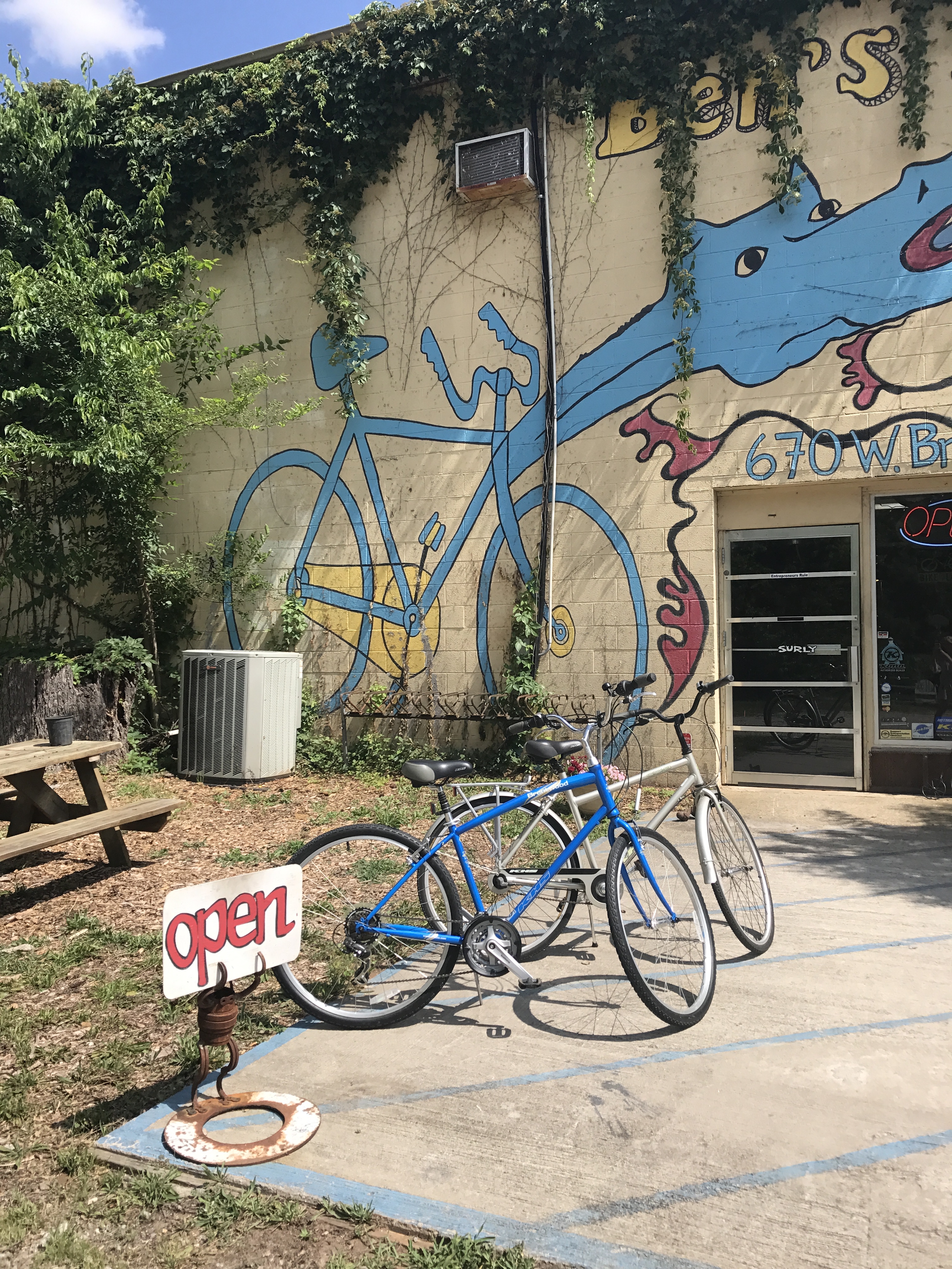 A mural of a bike on the side of Ben's Bikes.