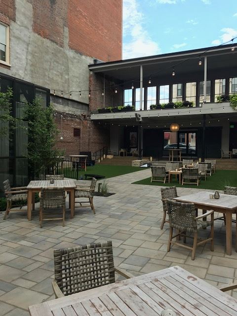 Hotel Covington Patio