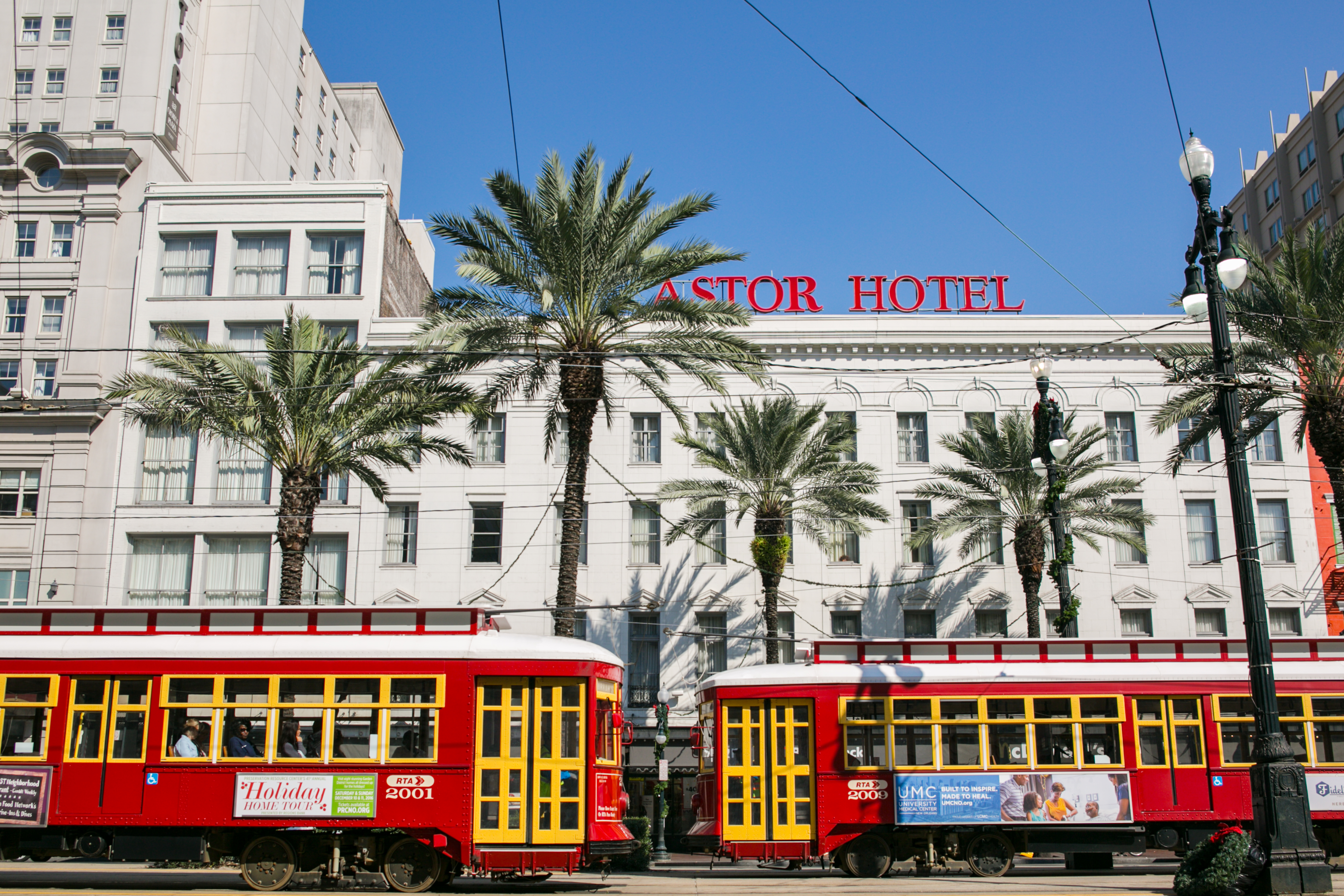 How to get to Louis Vuitton New Orleans Saks by Bus or Streetcar?