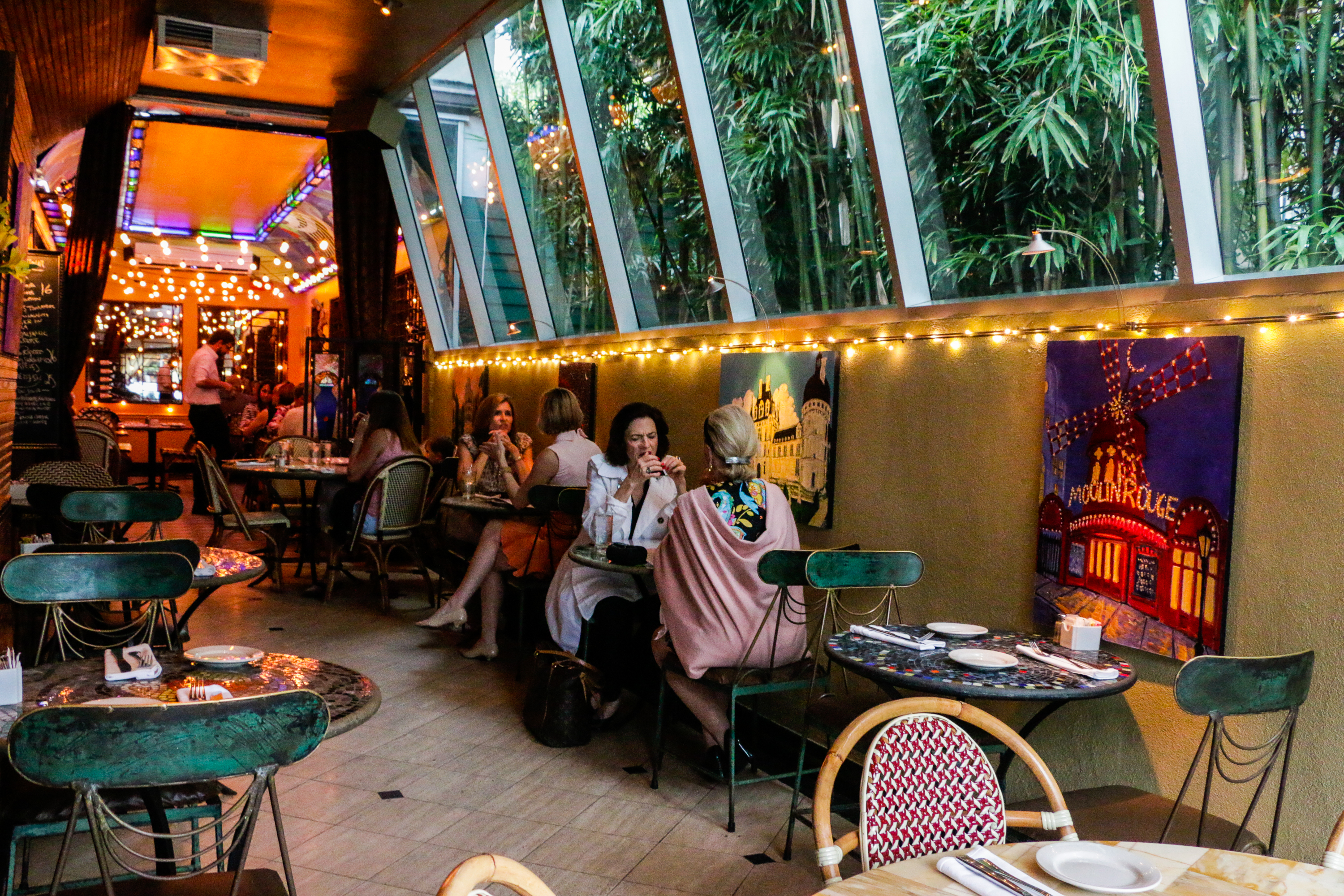 Romantic Restaurants in Paris for Date Night: Ralph's Café