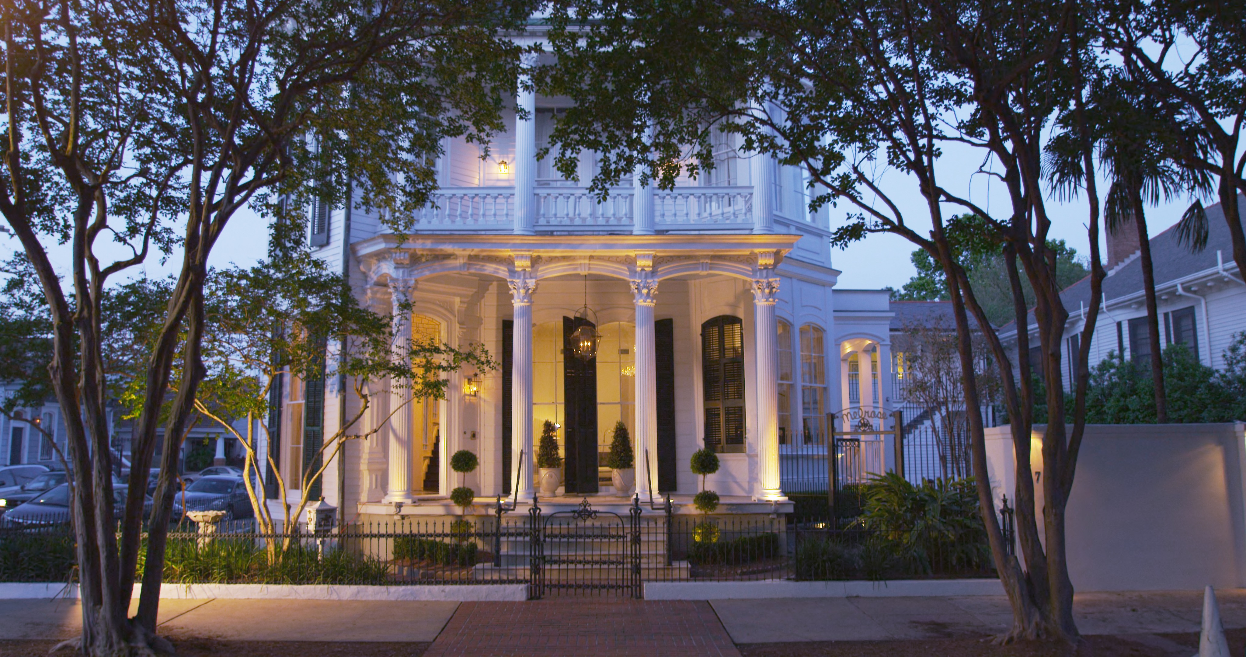 DISCOVER NEW ORLEANS Ultimate Destinations - Hotels, Restaurants